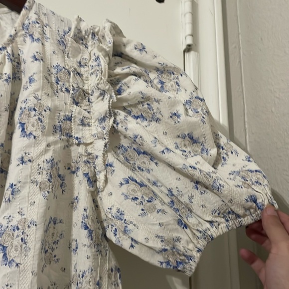 NWOT Olivaceous Puff Sleeve Blouse - Cream and Blue Floral Size M - Picture 7 of 7